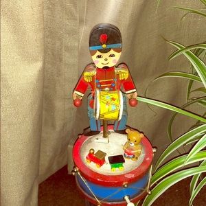 Vintage drummer boy music box